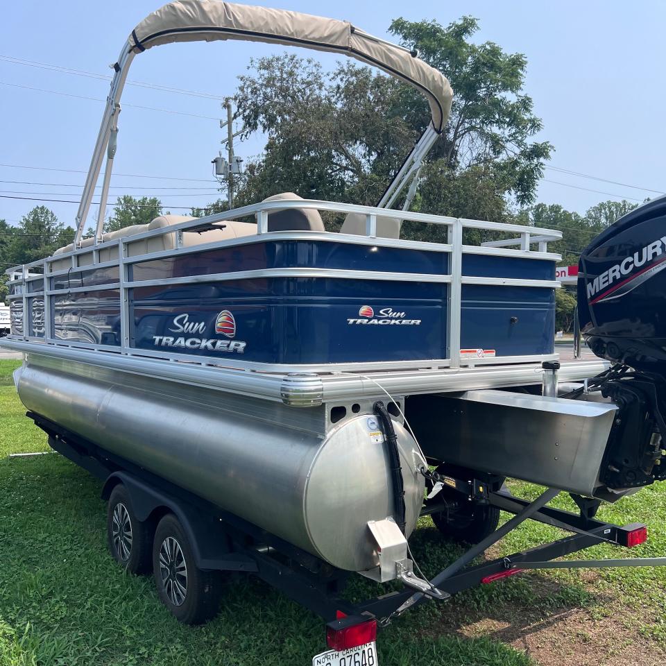 Sun Tracker Fishing Barge 20 DLX  2024