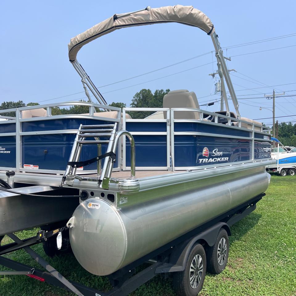Sun Tracker Fishing Barge 20 DLX  2024