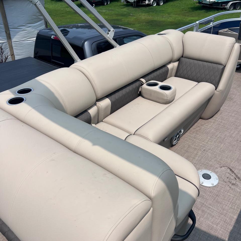 Sun Tracker Fishing Barge 20 DLX  2024