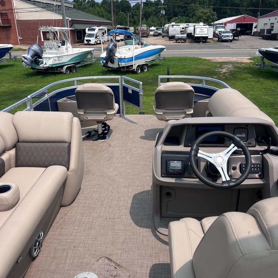 Sun Tracker Fishing Barge 20 DLX  2024