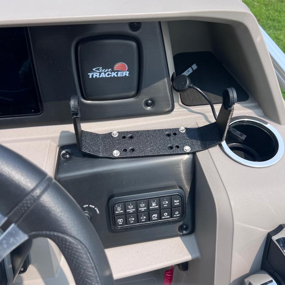 Sun Tracker Fishing Barge 20 DLX  2024