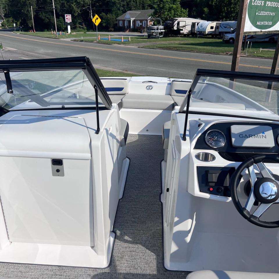 Hurricane SunDeck 235  2021
