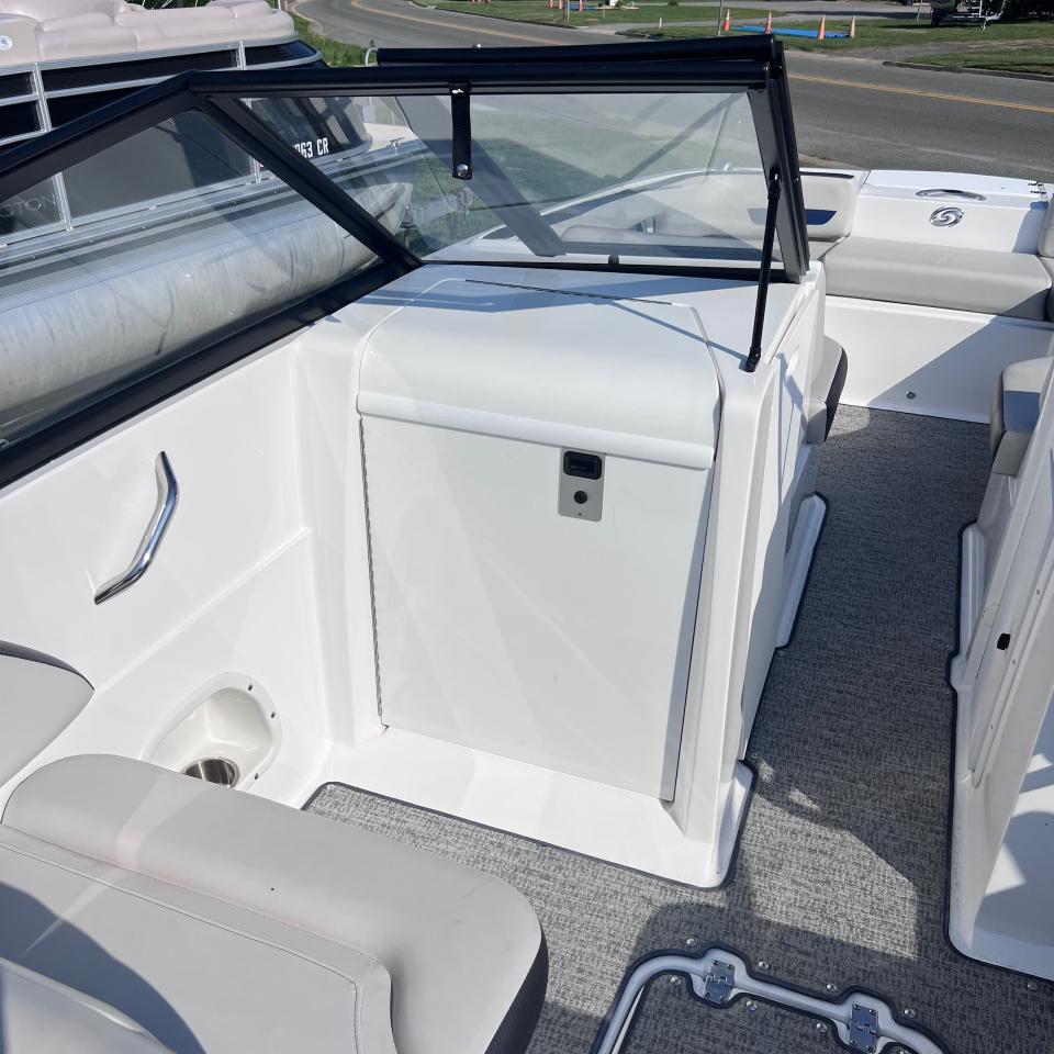 Hurricane SunDeck 235  2021