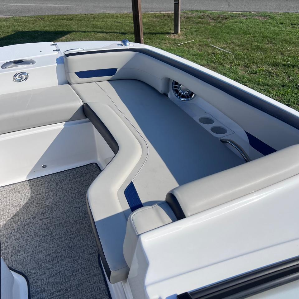 Hurricane SunDeck 235  2021