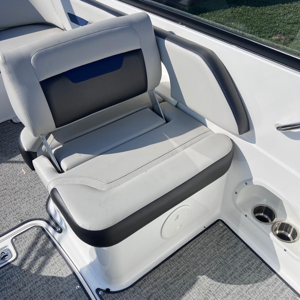 Hurricane SunDeck 235  2021