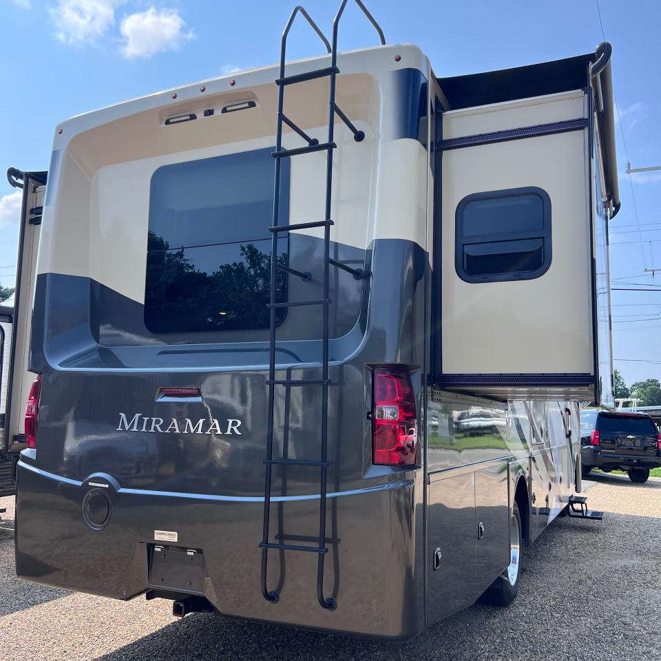 Thor Motor Coach Miramar  2019