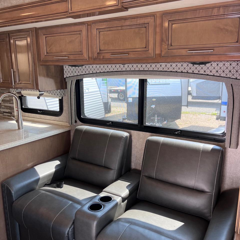 Thor Motor Coach Miramar  2019