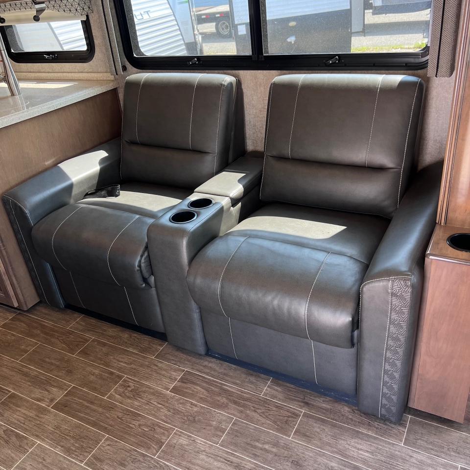 Thor Motor Coach Miramar  2019
