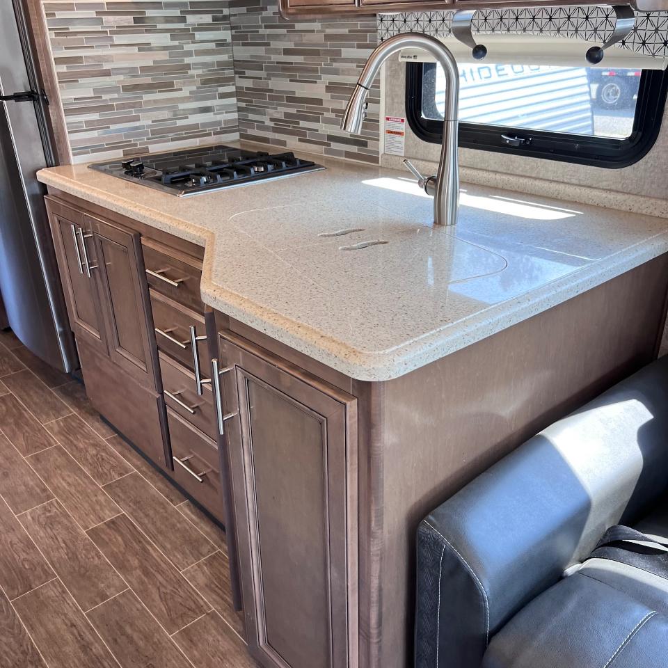 Thor Motor Coach Miramar  2019