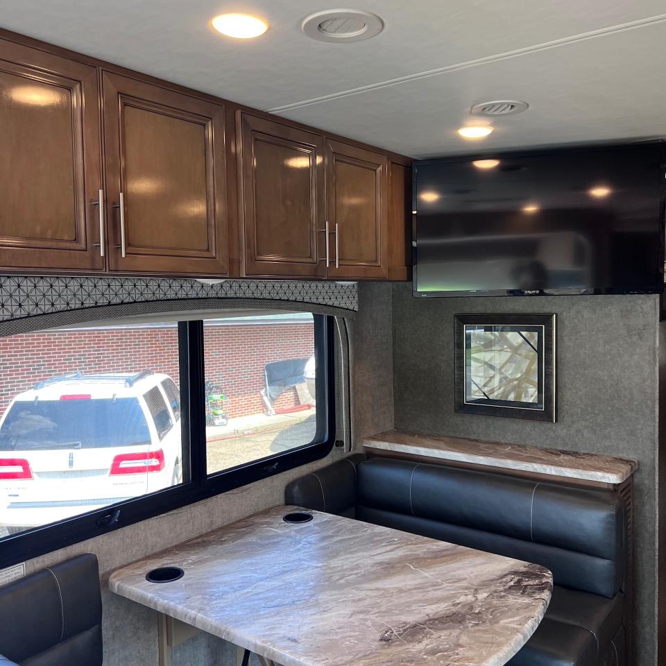 Thor Motor Coach Miramar  2019