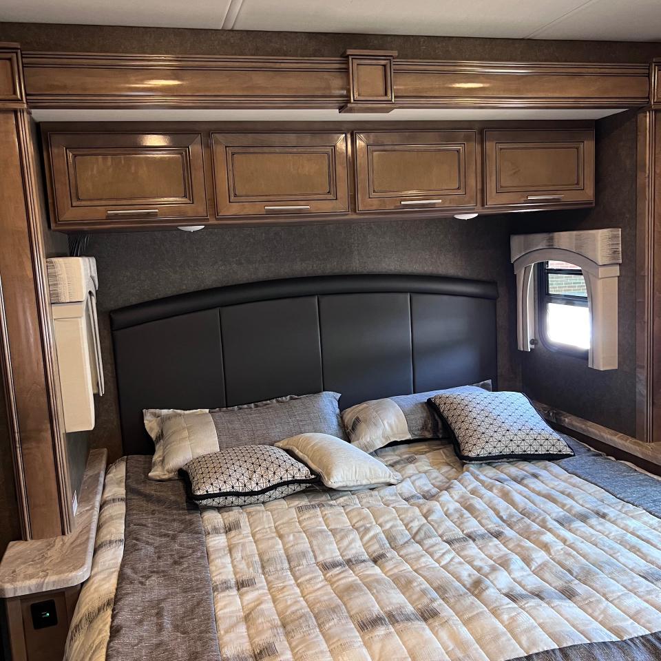 Thor Motor Coach Miramar  2019