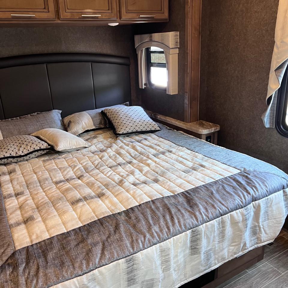 Thor Motor Coach Miramar  2019