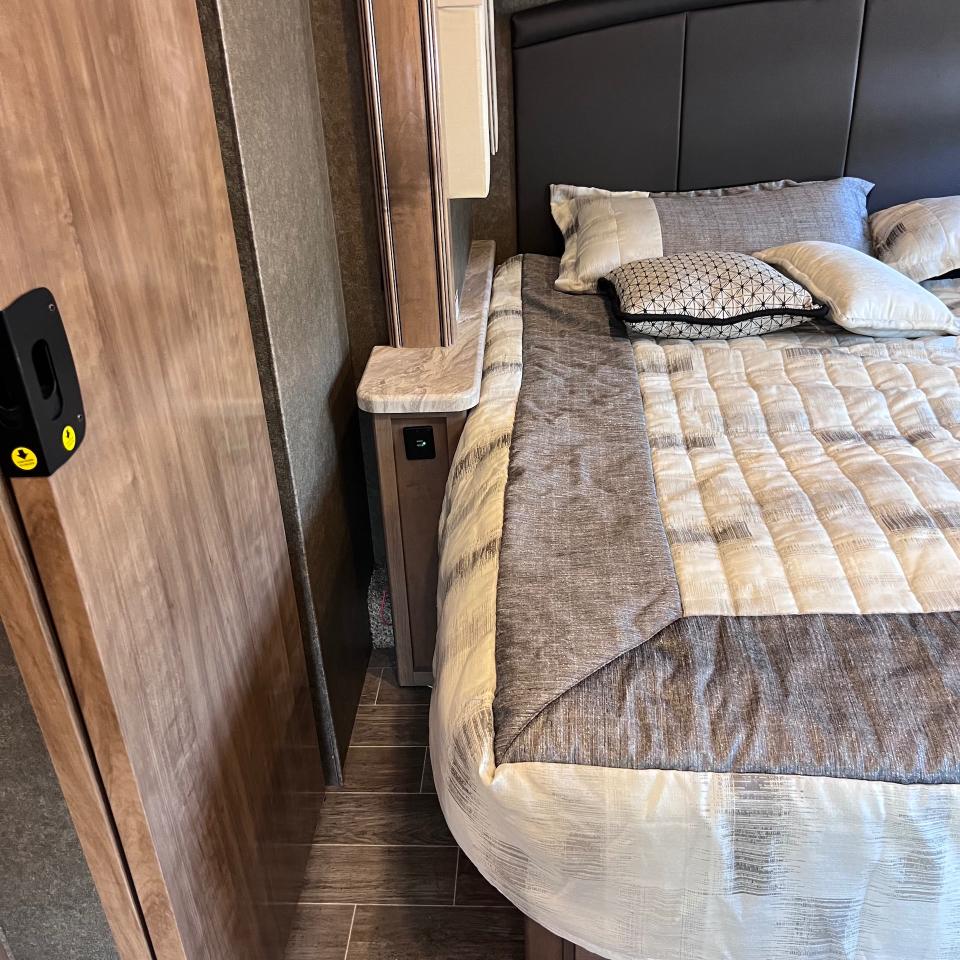 Thor Motor Coach Miramar  2019