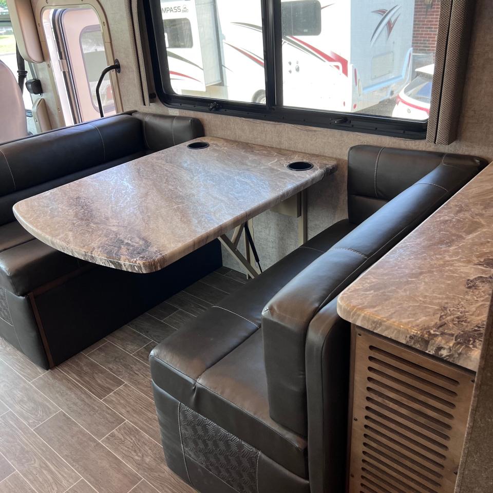 Thor Motor Coach Miramar  2019