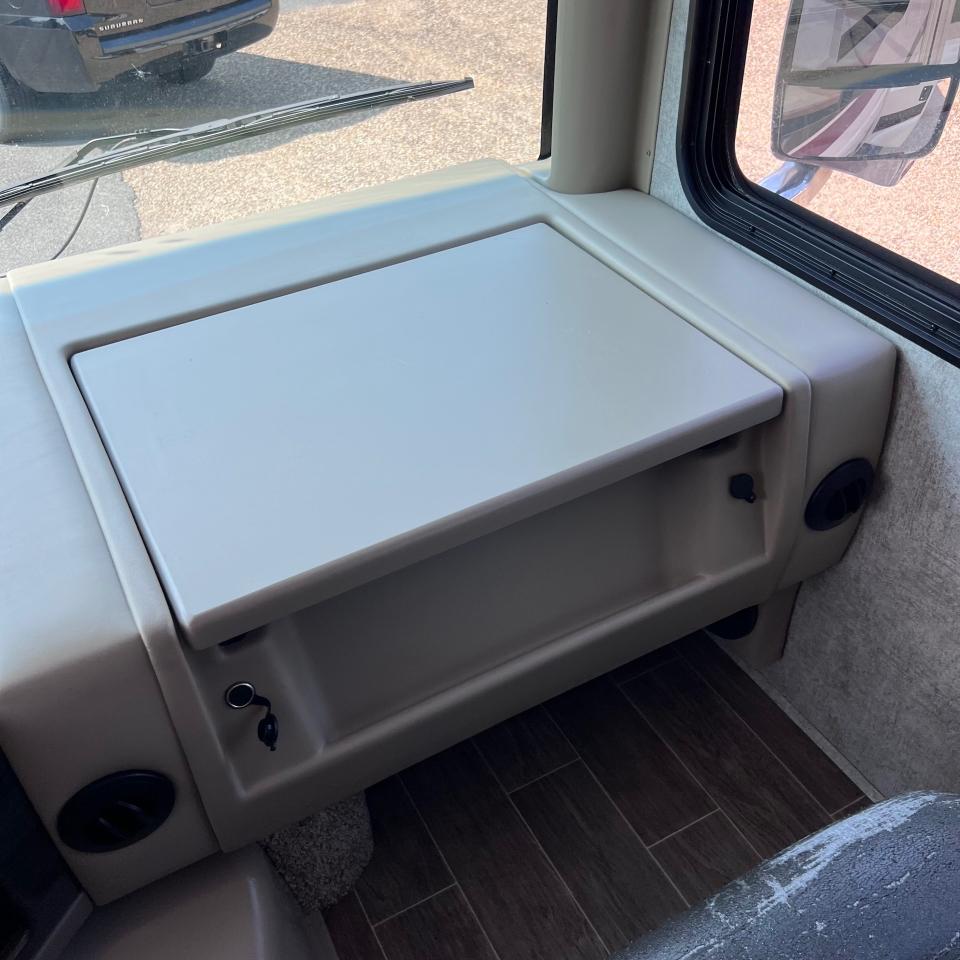 Thor Motor Coach Miramar  2019