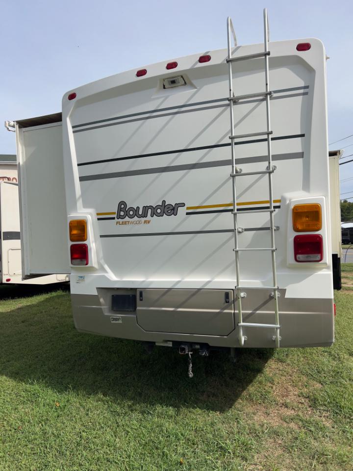 Fleetwood Bounder  2004