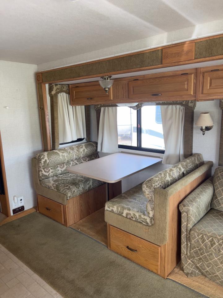 Fleetwood Bounder  2004