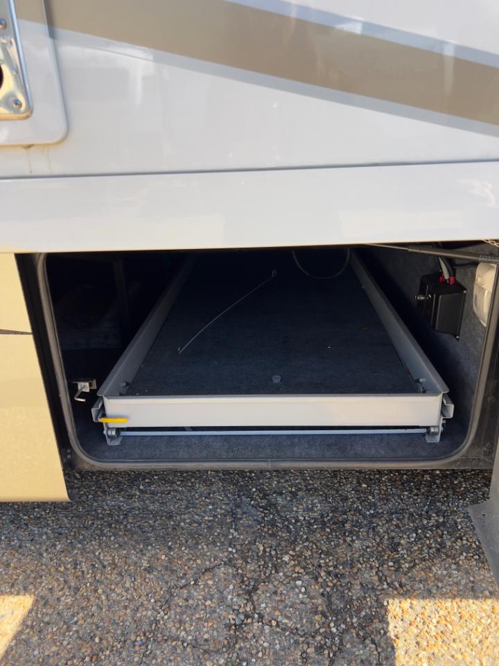 Tiffin Motorhomes Phaeton  2011