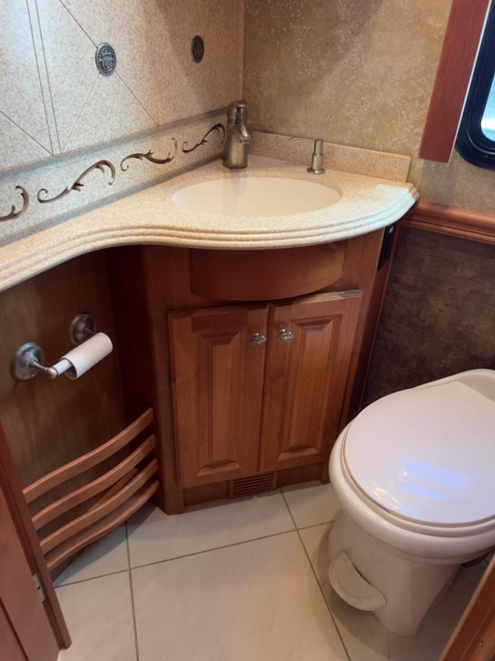 Tiffin Motorhomes Phaeton  2011