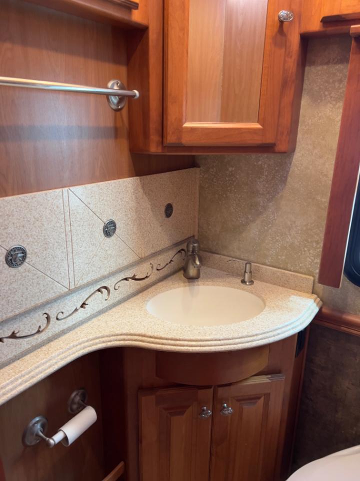 Tiffin Motorhomes Phaeton  2011