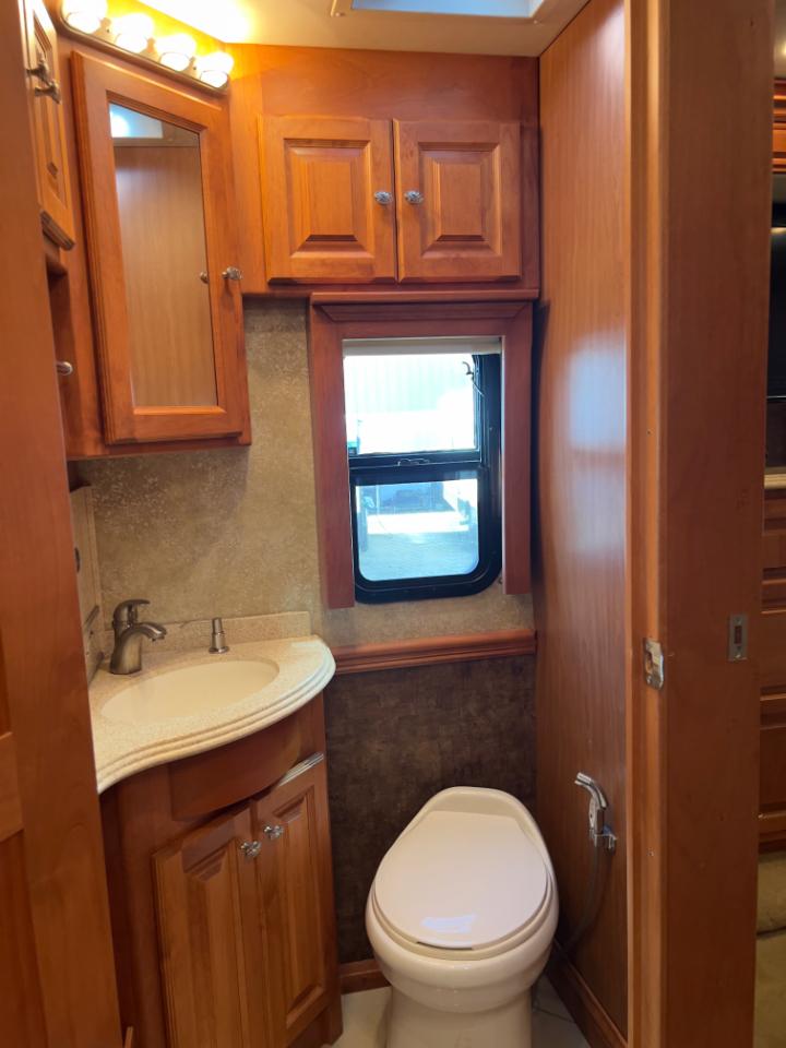 Tiffin Motorhomes Phaeton  2011