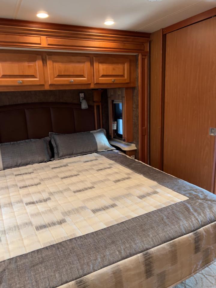 Tiffin Motorhomes Phaeton  2011