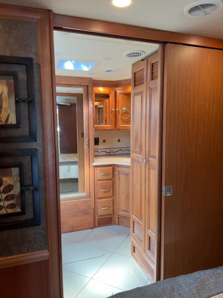 Tiffin Motorhomes Phaeton  2011
