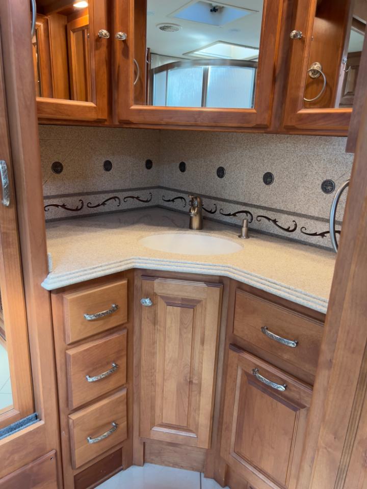 Tiffin Motorhomes Phaeton  2011