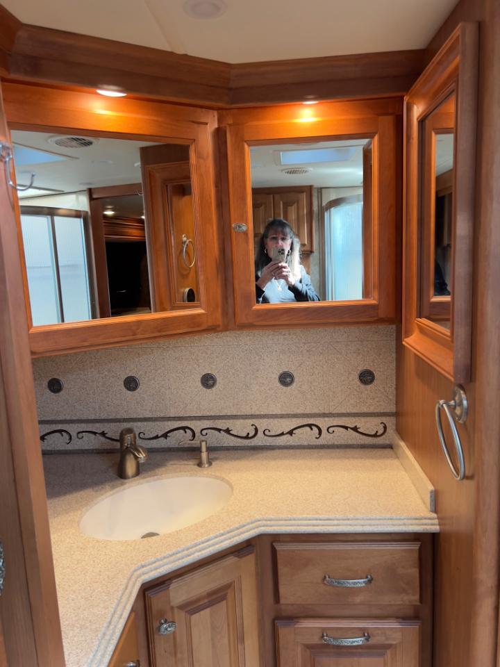 Tiffin Motorhomes Phaeton  2011
