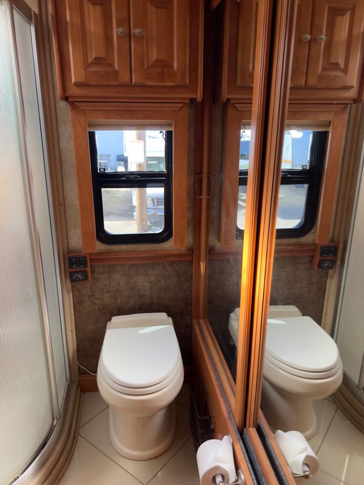 Tiffin Motorhomes Phaeton  2011