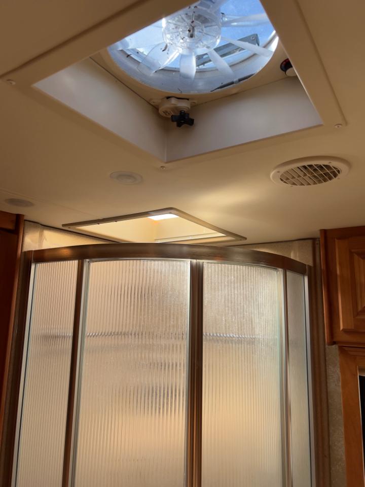 Tiffin Motorhomes Phaeton  2011