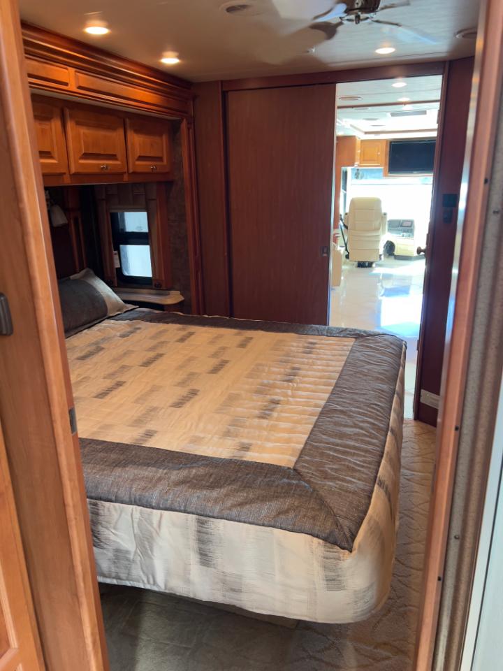Tiffin Motorhomes Phaeton  2011