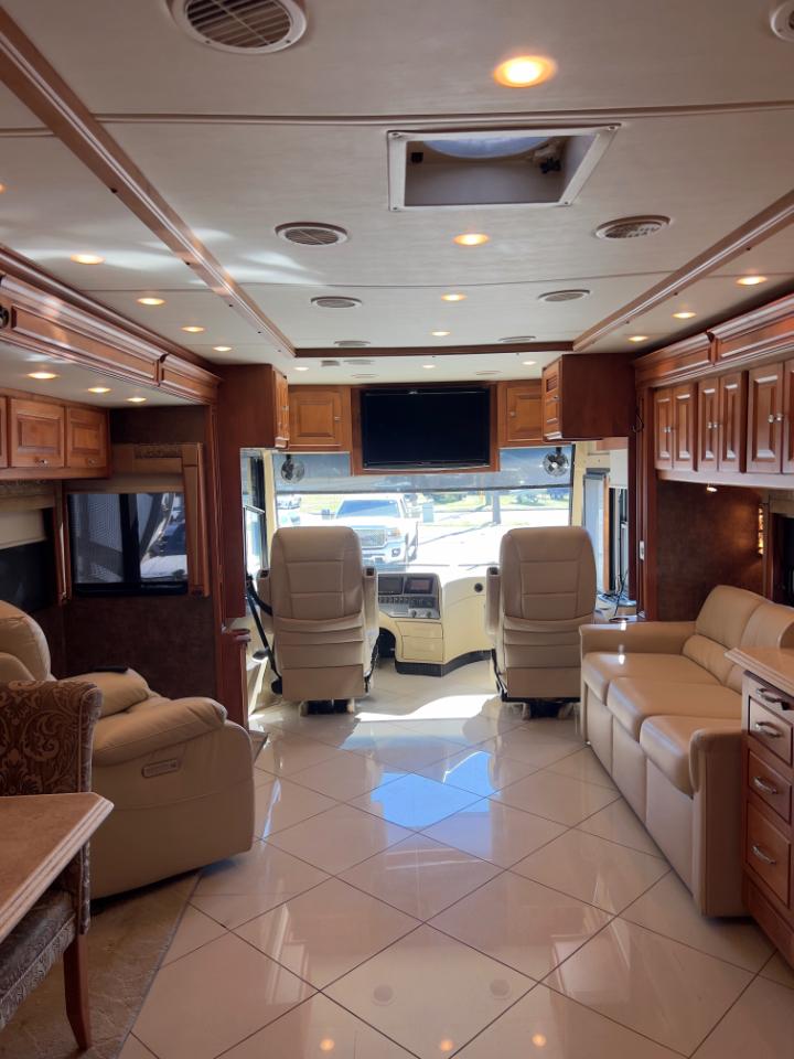 Tiffin Motorhomes Phaeton  2011