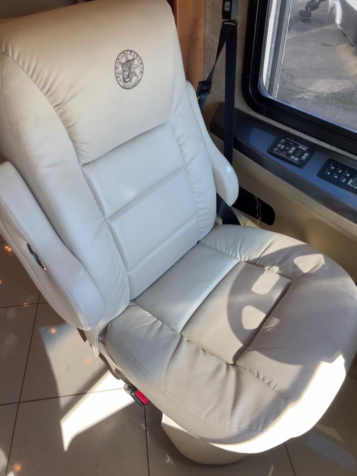 Tiffin Motorhomes Phaeton  2011