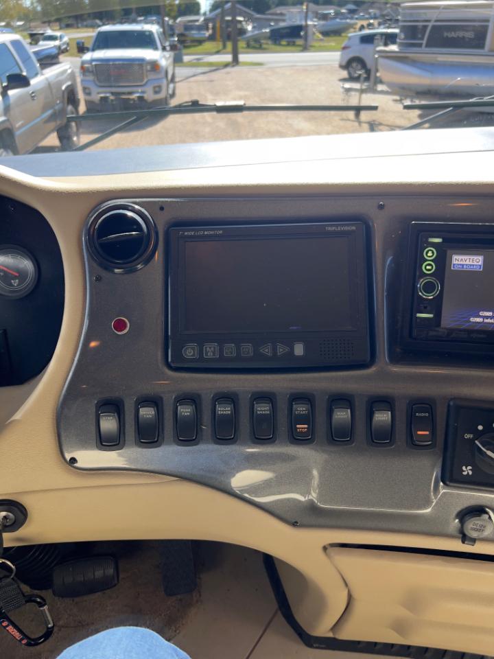 Tiffin Motorhomes Phaeton  2011