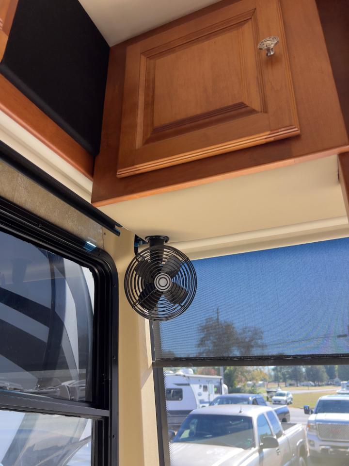 Tiffin Motorhomes Phaeton  2011