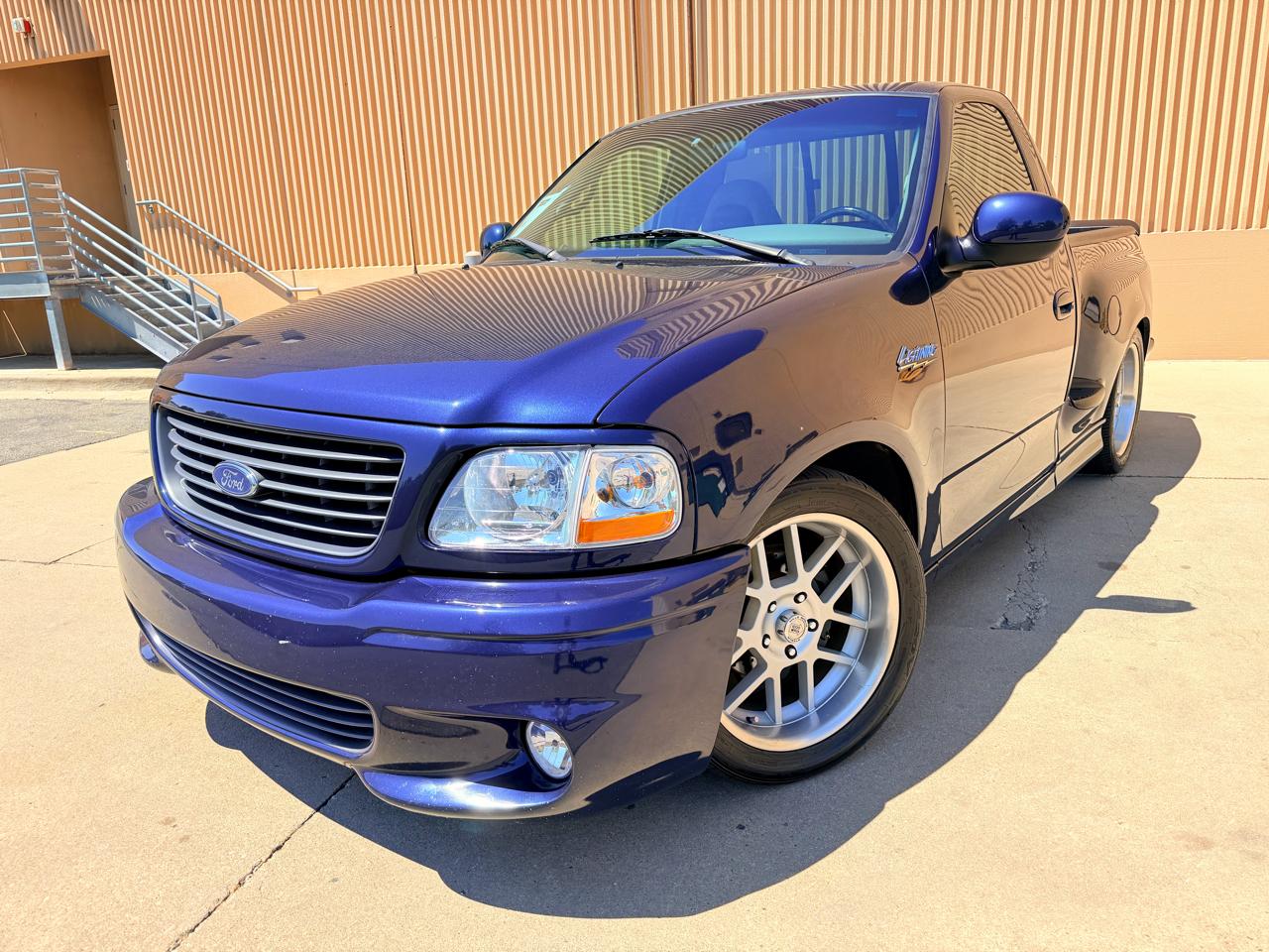 2002 Ford F-150 SVT Lightning 2WD