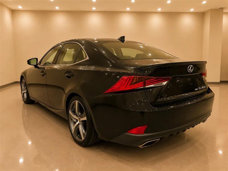 2017 Lexus IS 300 - Photo 5