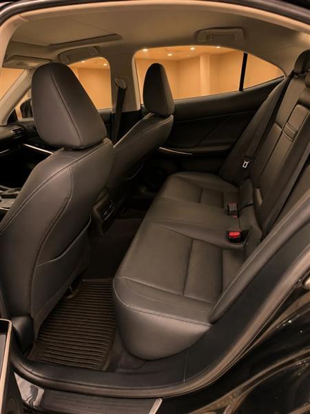 2017 Lexus IS 300 - Photo 11