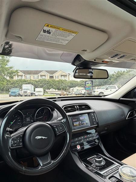 2017 Jaguar XE Base - Photo 10