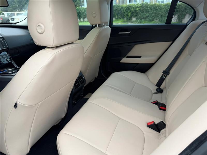 2017 Jaguar XE Base - Photo 11