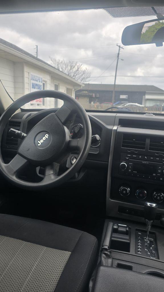 Jeep Liberty Sport 4WD 2010