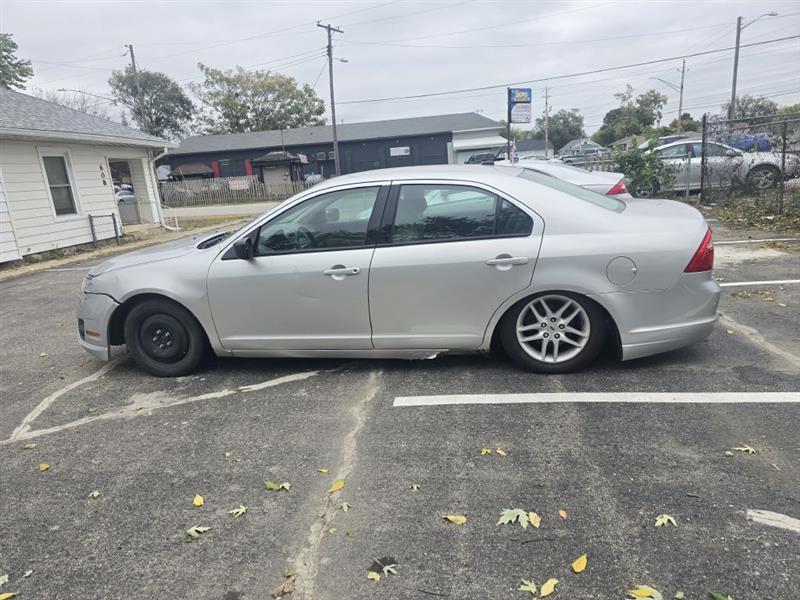 Ford Fusion S 2012