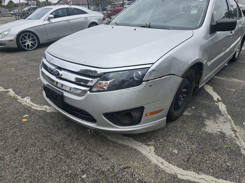 Ford Fusion S 2012
