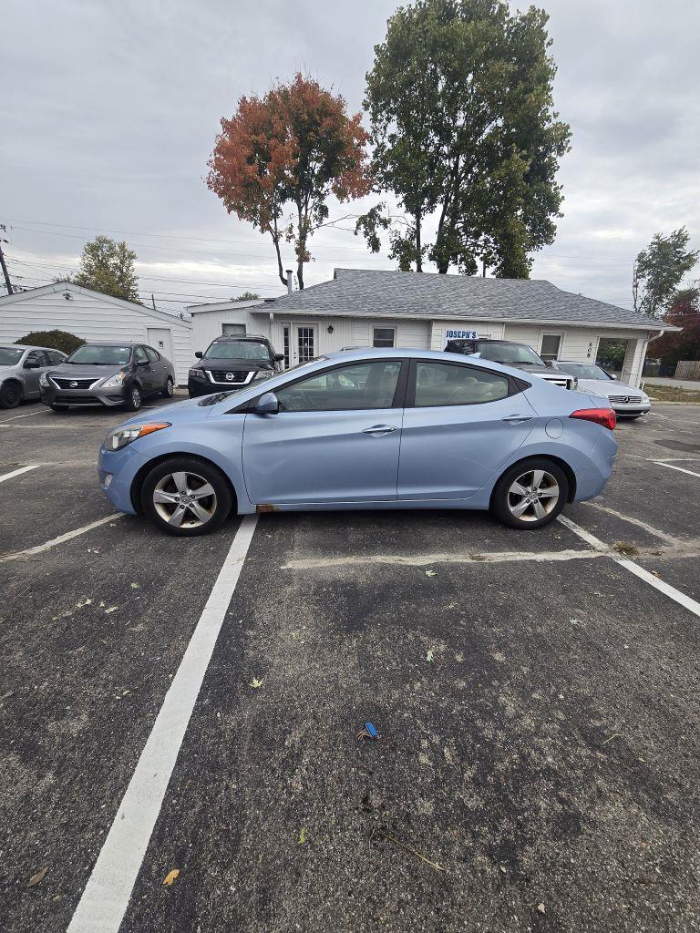 Hyundai Elantra GLS M/T 2013