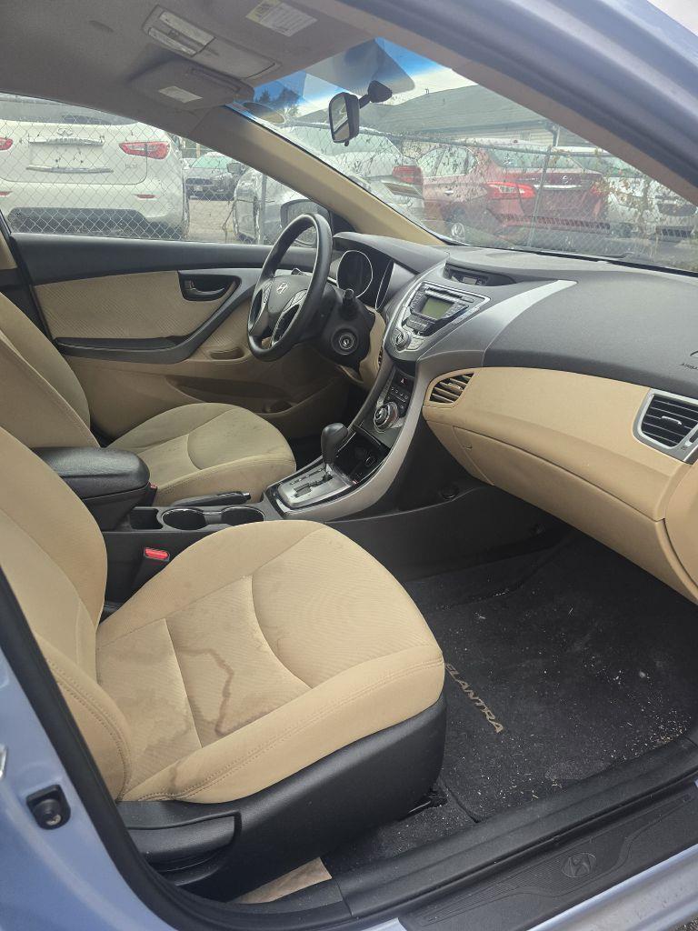 Hyundai Elantra GLS M/T 2013