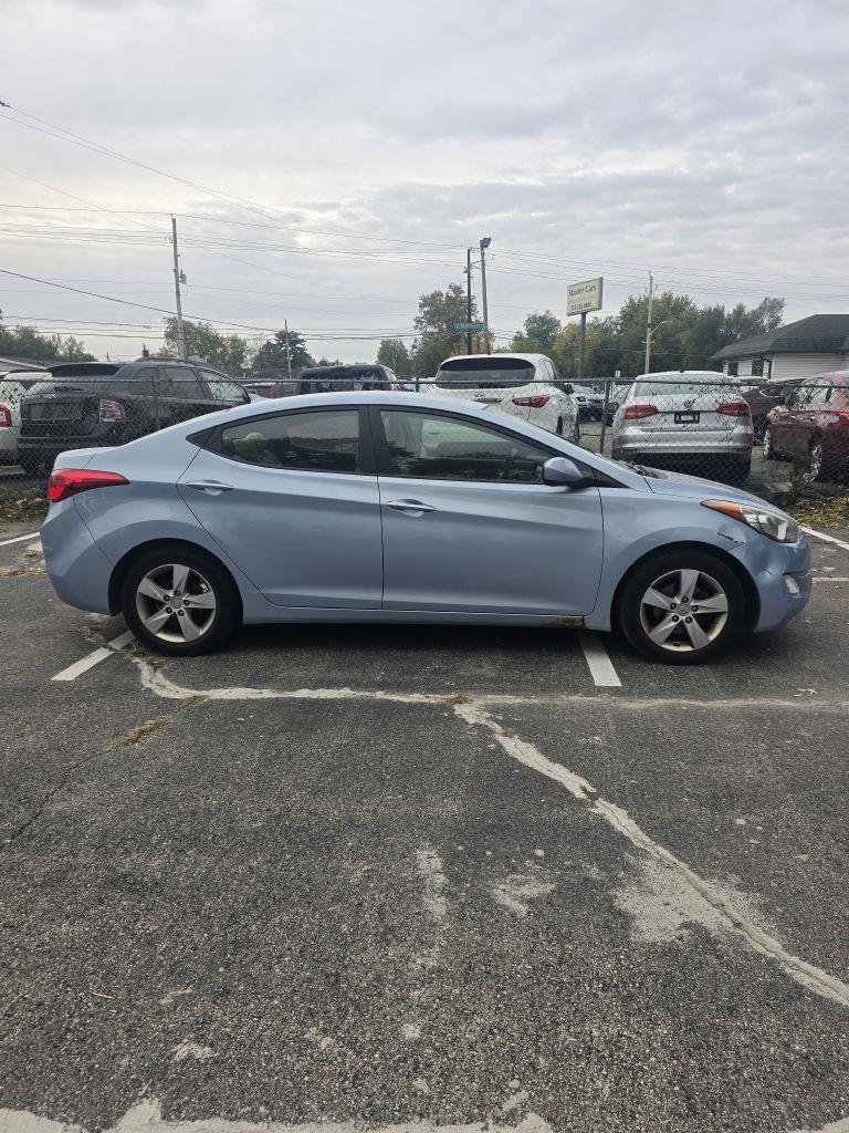 Hyundai Elantra GLS M/T 2013