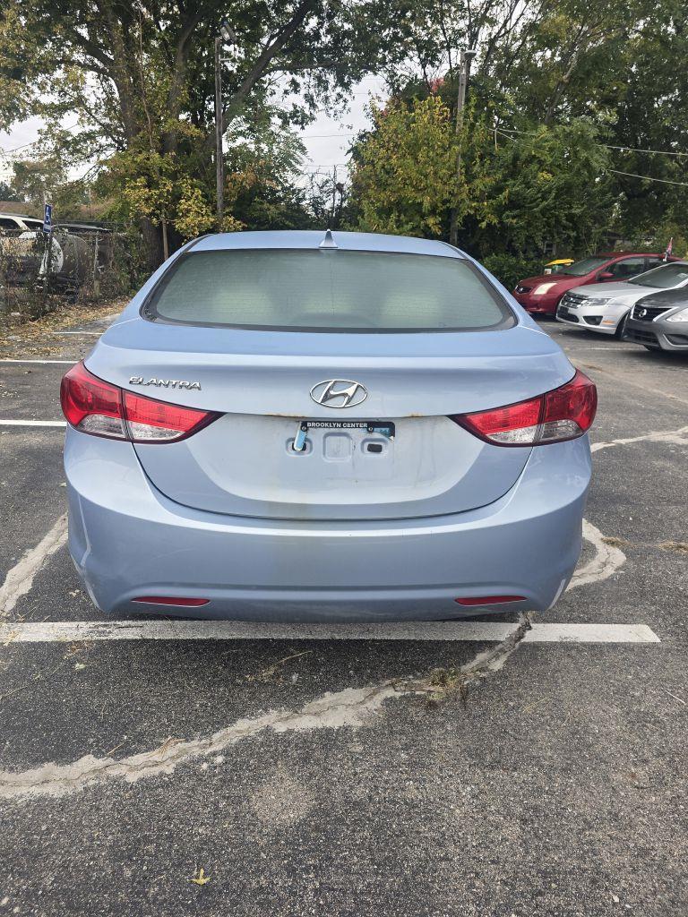 Hyundai Elantra GLS M/T 2013