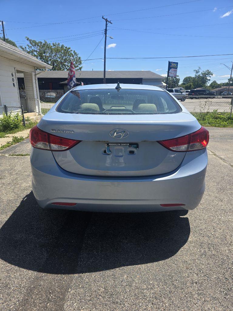 Hyundai Elantra GLS M/T 2013