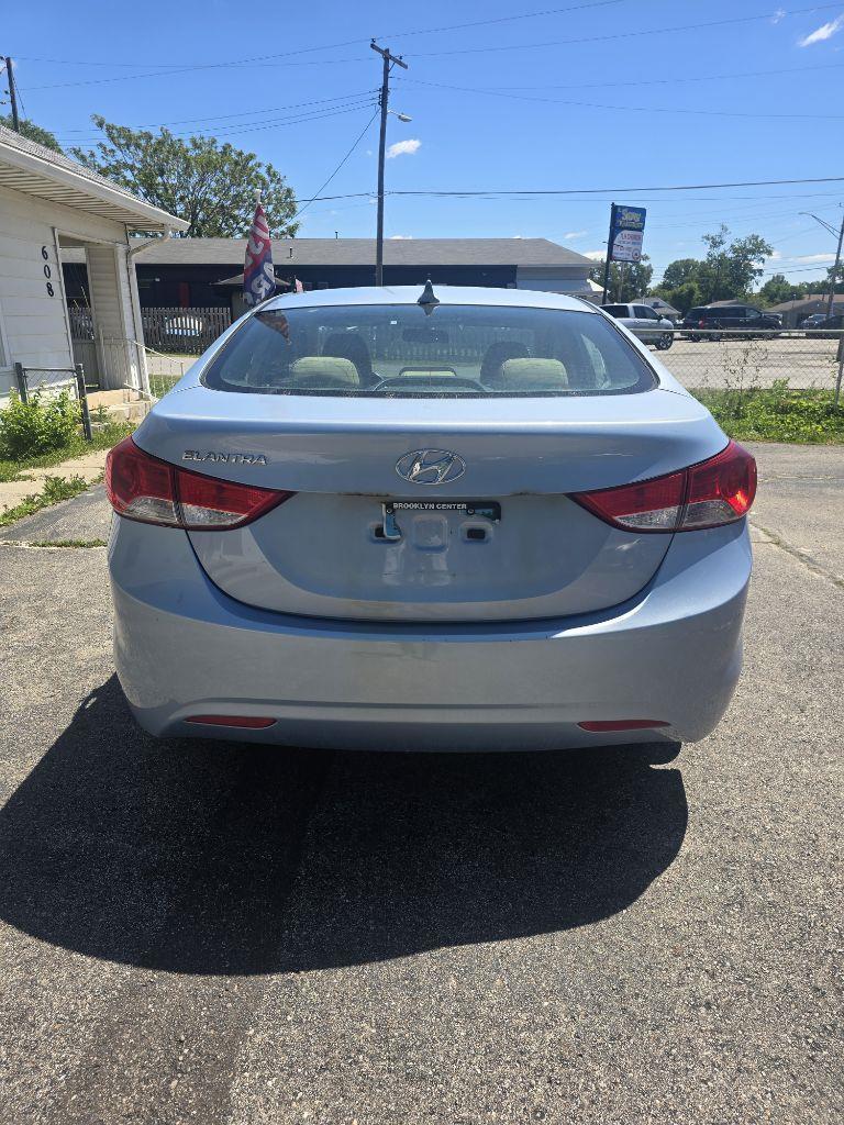 Hyundai Elantra GLS M/T 2013